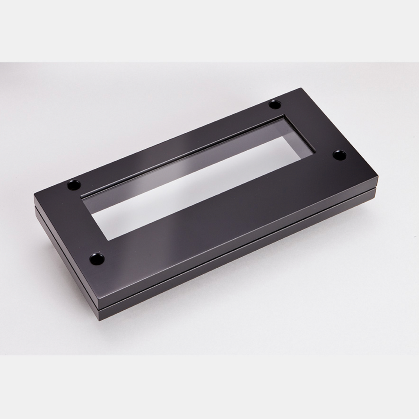 GLASS WINDOW IN THE TOP OF THE CASE