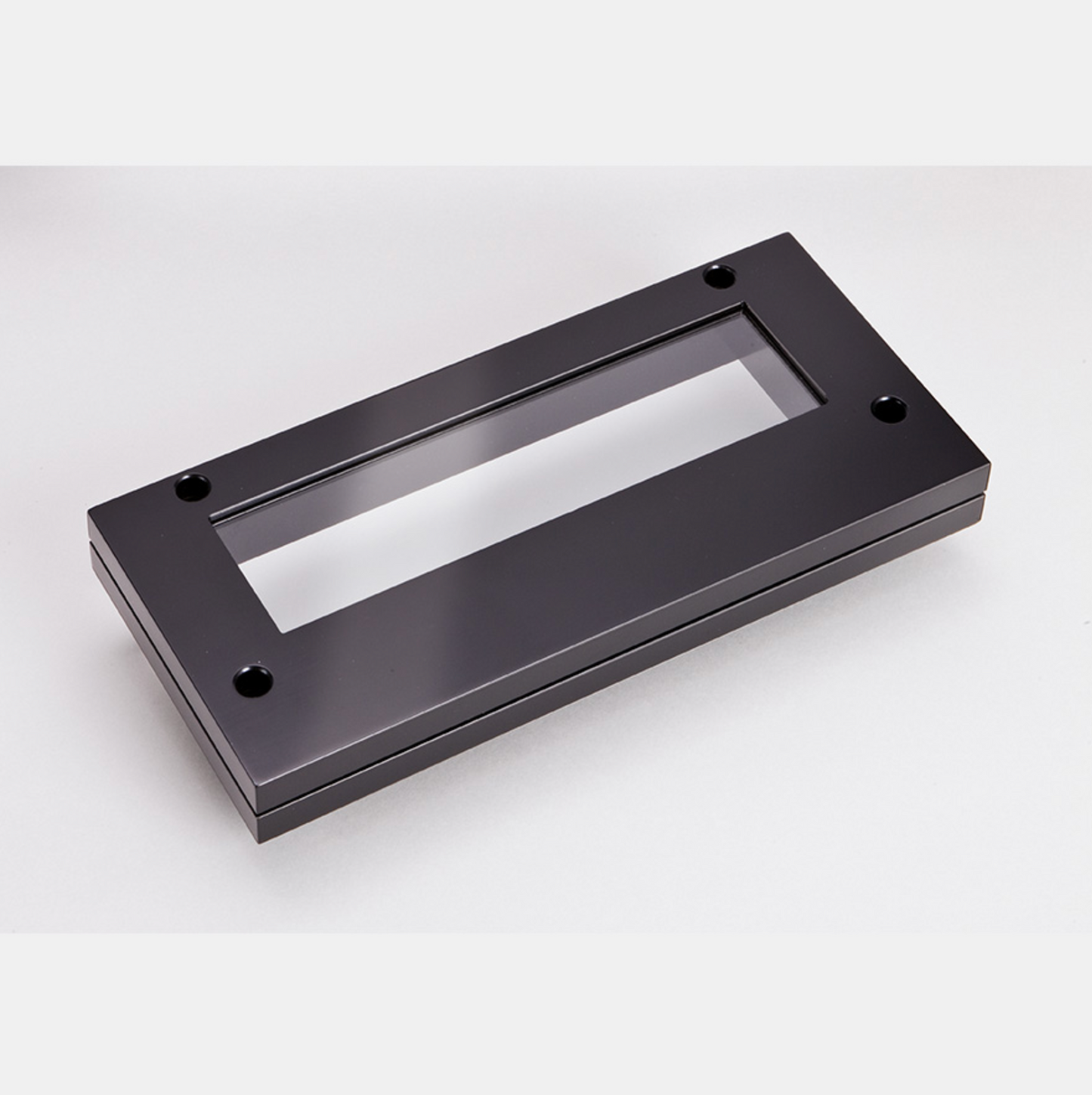 GLASS WINDOW IN THE TOP OF THE CASE